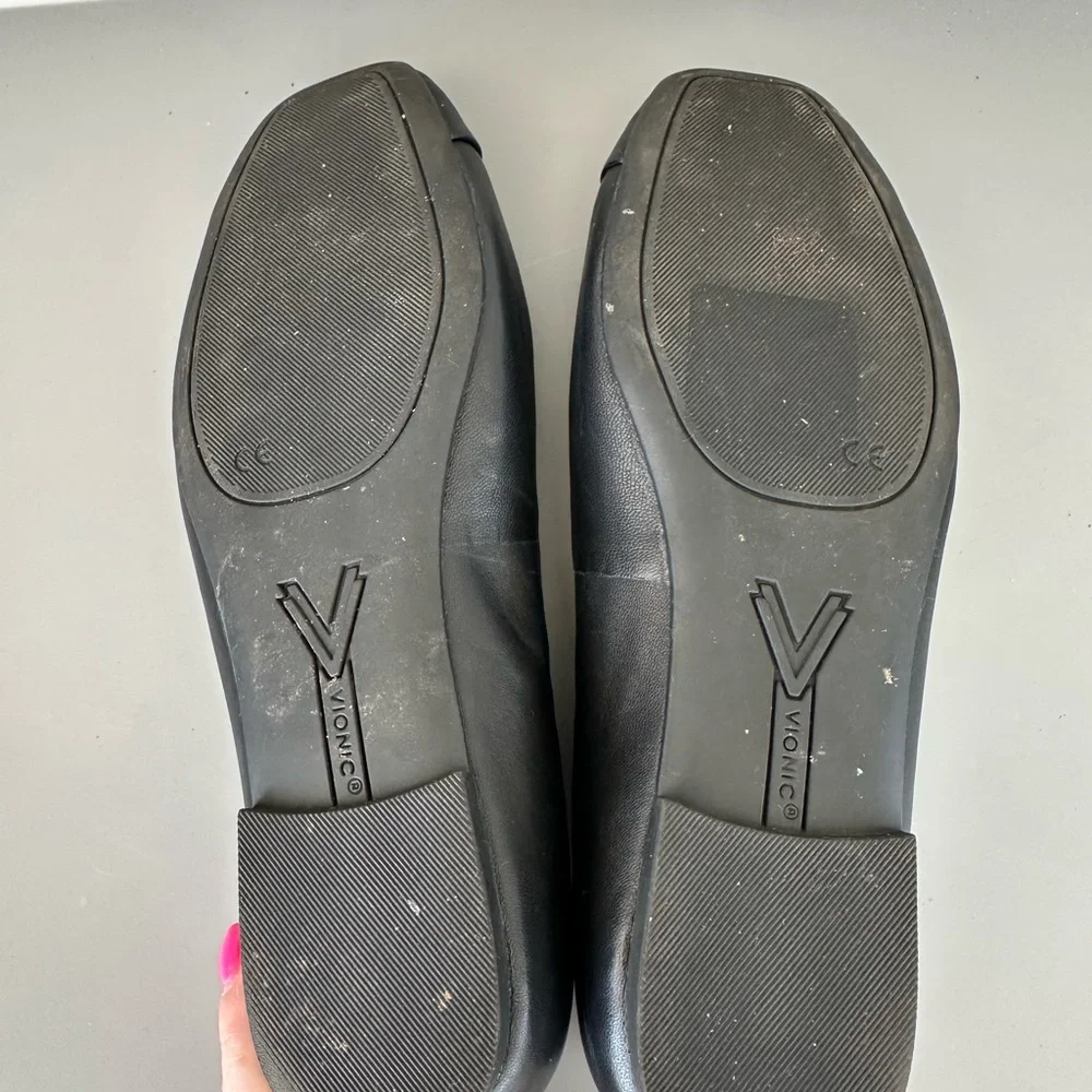 Vionic Black Flats Classic Comfort and Style - Picture 6 of 7